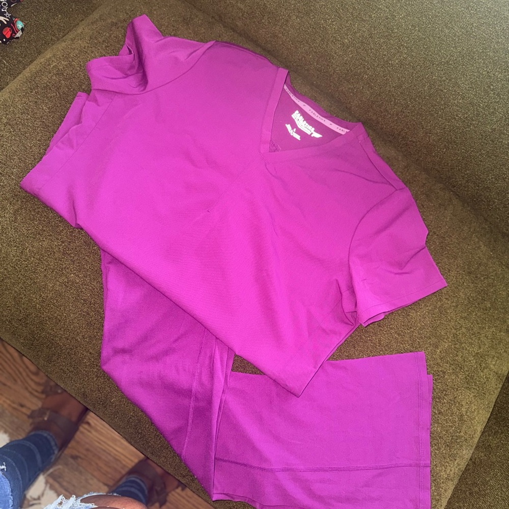 Fabletics Women's scrub set - Magenta sz L